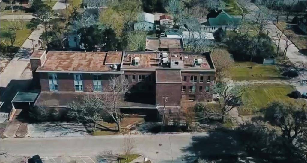 303 Hubbard ST, Yoakum, TX 77995