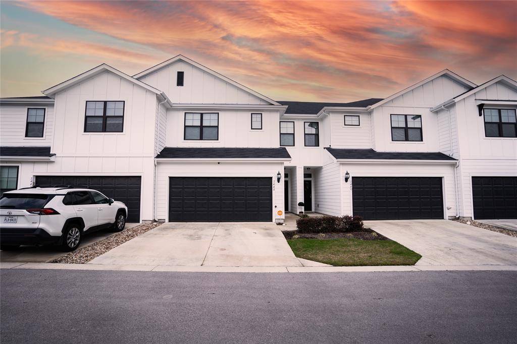 144B Threshing RD, Buda, TX 78610