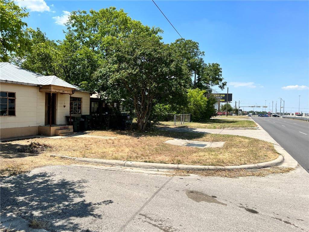 206 S Ih 35, Kyle, TX 78640
