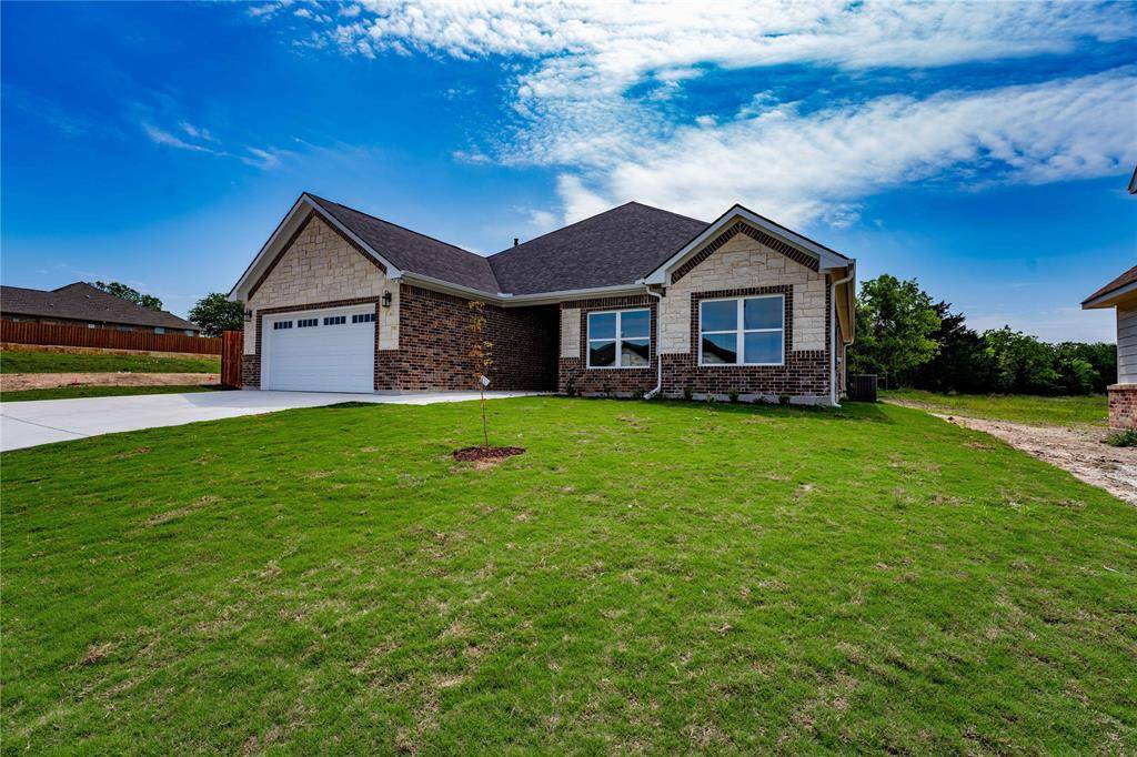 352 Firework LN, Giddings, TX 78942