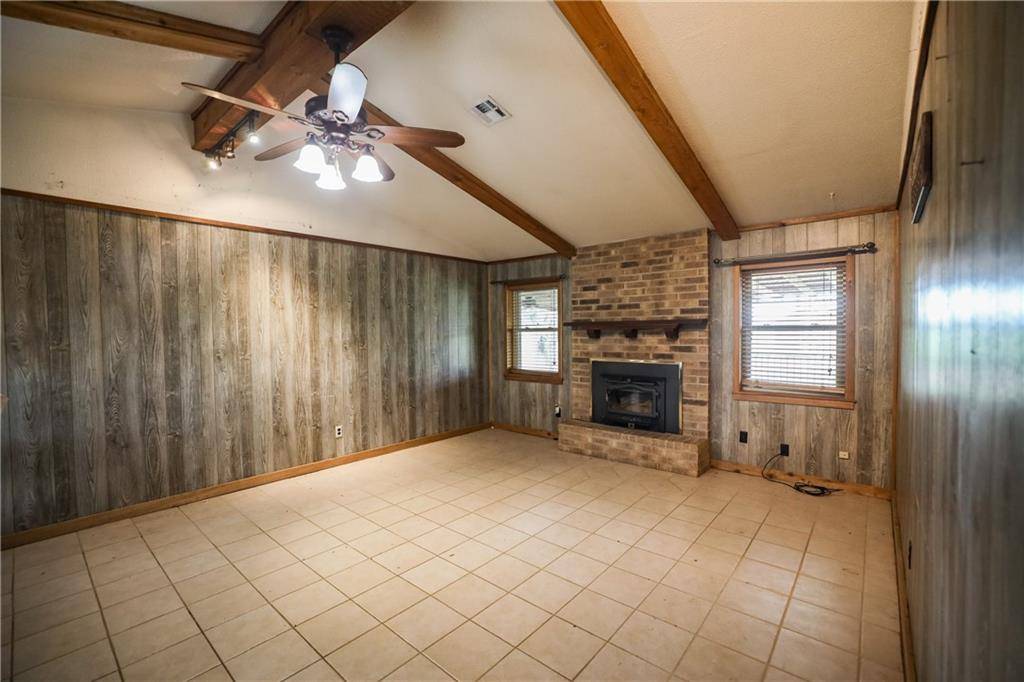 1018 CR 415, Lexington, TX 78947