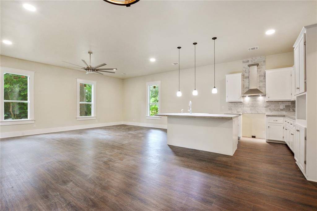 1109 Howard ST, Taylor, TX 76574