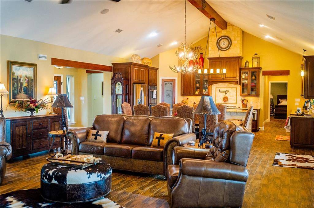 5115 Brown RD, Flatonia, TX 78941