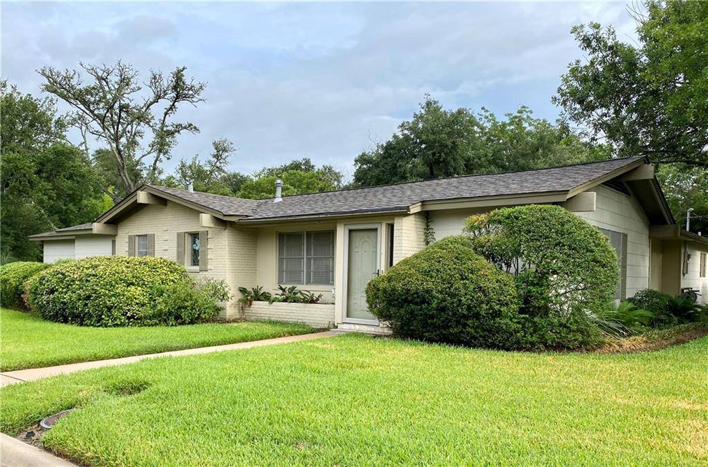 310 E Brenham ST, Giddings, TX 78942