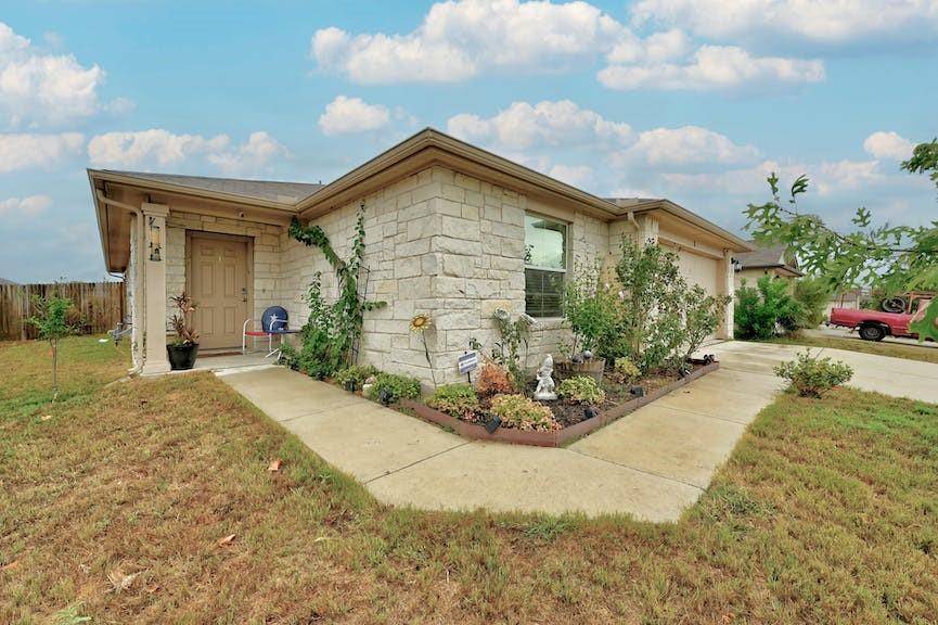 402 Goddard ST, Kyle, TX 78640
