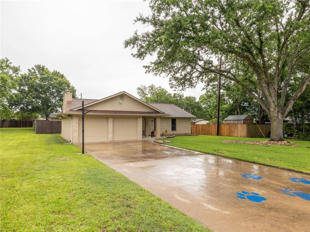 704 Brazos Ave, Rockdale, TX 76567