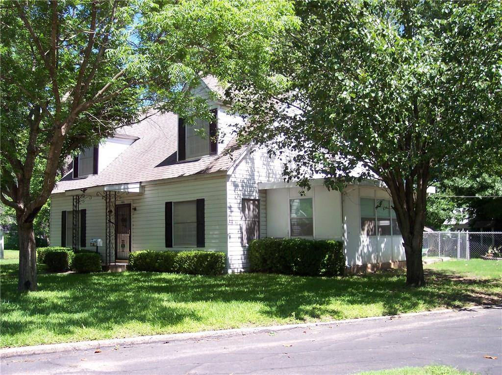 106 W 12th ST, Cameron, TX 76520