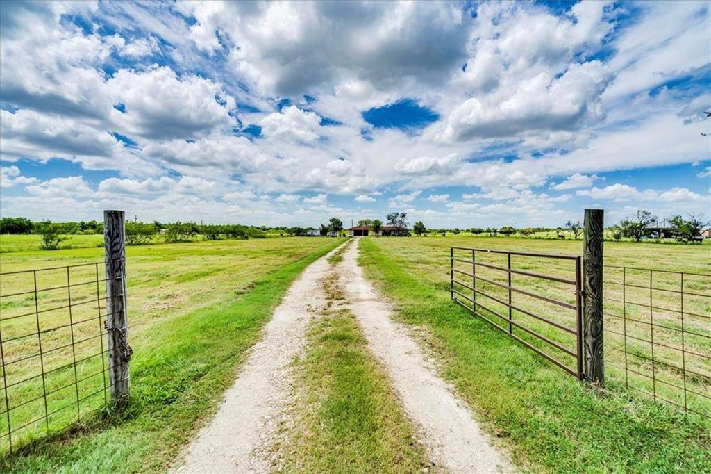 2790 Mathias LN, Kyle, TX 78640