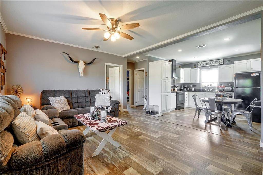 635 Well ST, Lexington, TX 78947