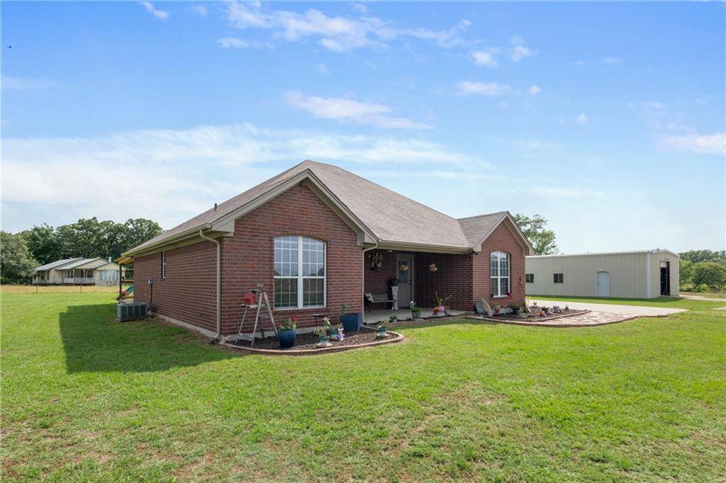 330 Jost LN, Rockdale, TX 76567