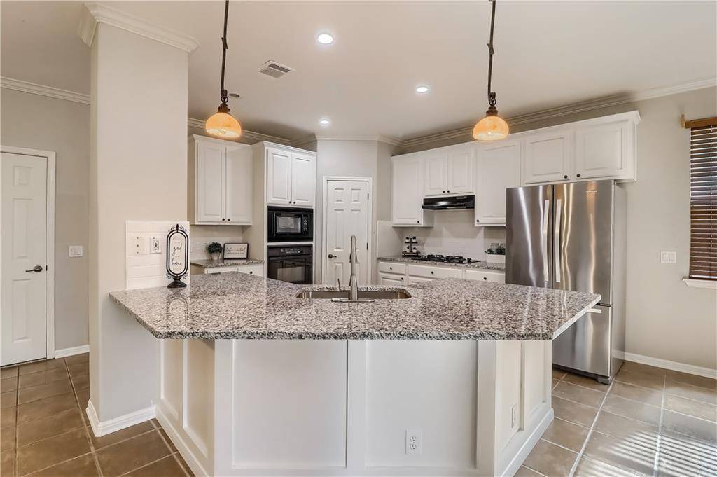 3804 Spyglass CV, Round Rock, TX 78664