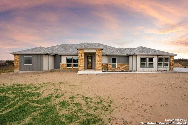 217 County Road 168, Floresville, TX 78114