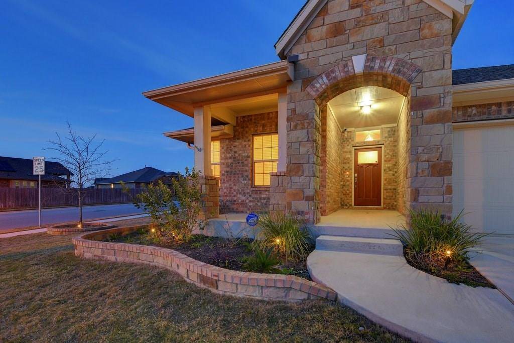 208 Lightcliff ST, Hutto, TX 78634