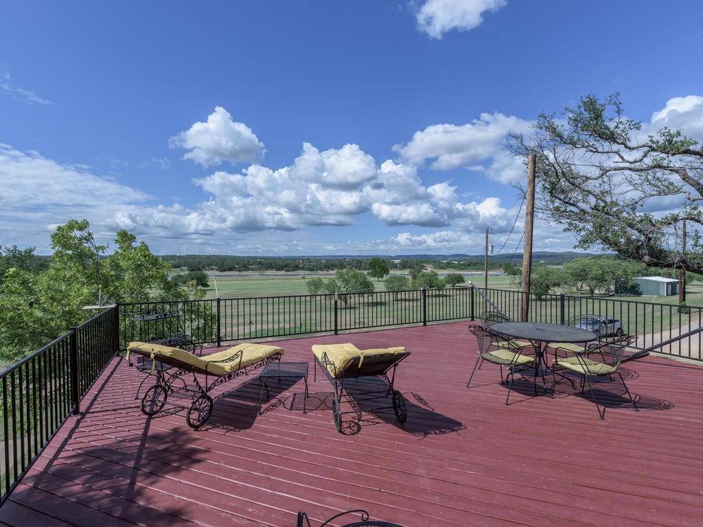 233 Golf Course DR, Spicewood, TX 78669
