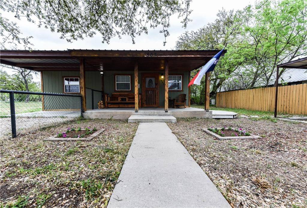 807 Casbeer ST, Lampasas, TX 76550