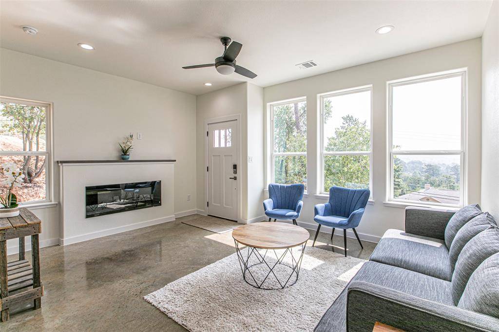326 Tahitian DR, Bastrop, TX 78602