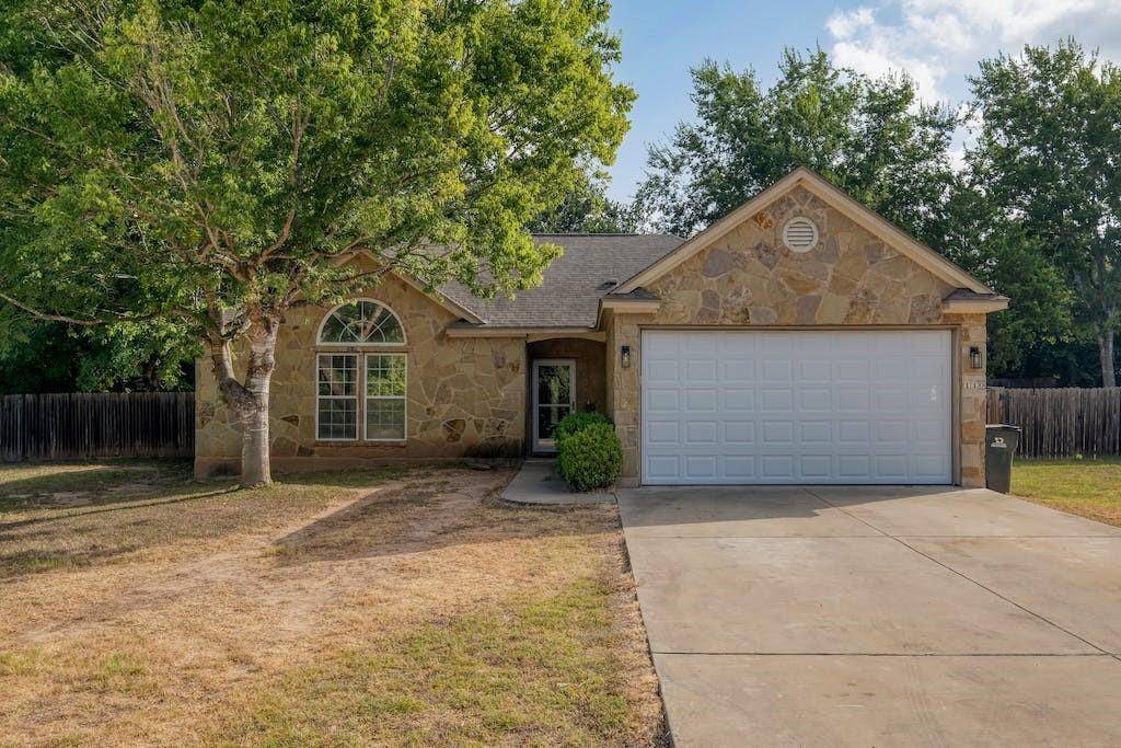 110 Laumaia LN, Bastrop, TX 78602