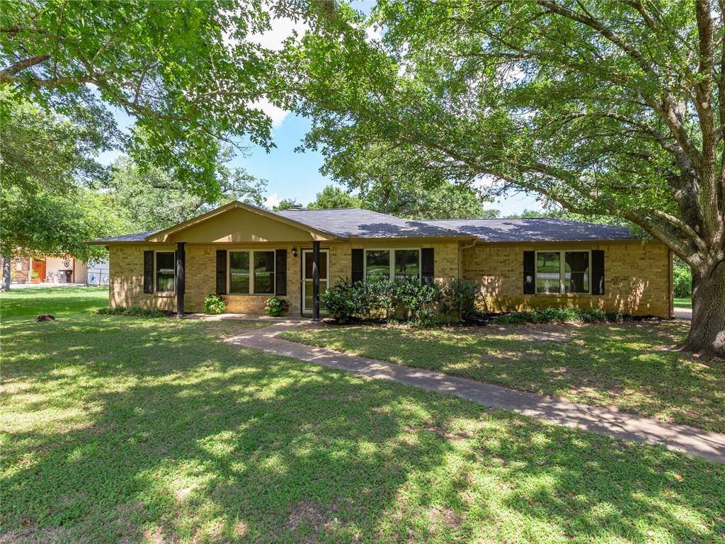 1020 Shady CIR, Lexington, TX 78947