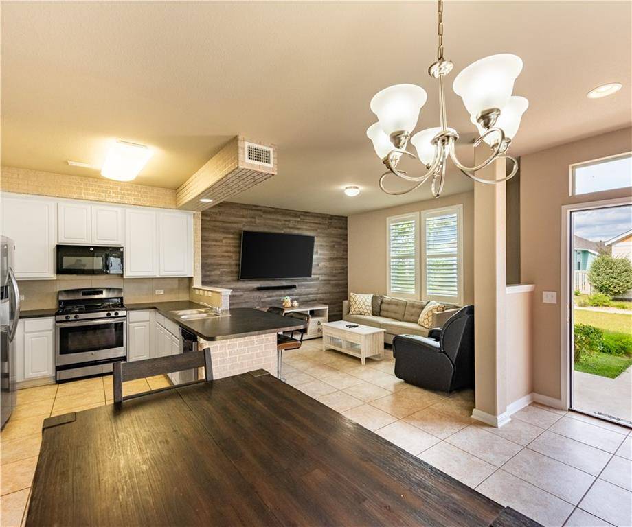 1652 Sanders, Kyle, TX 78640