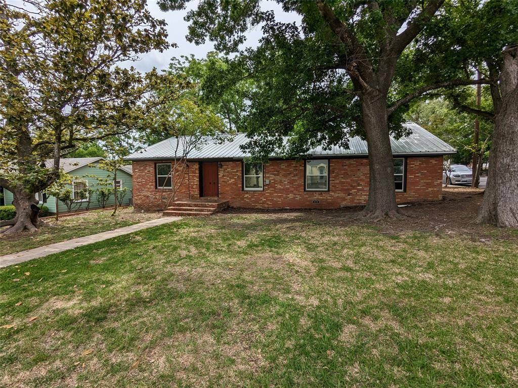 908 W 3rd ST, Lampasas, TX 76550