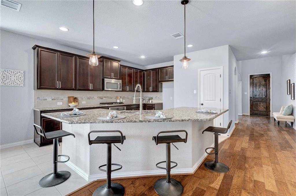 706 Oyster CRK, Buda, TX 78610