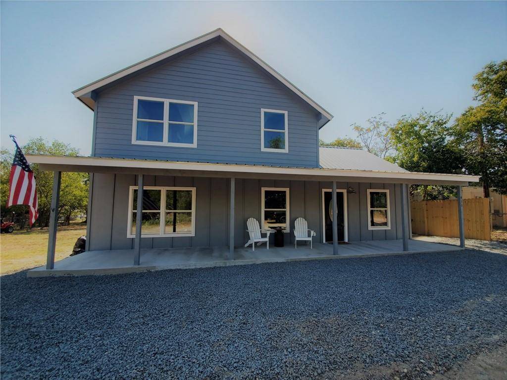 411 5th ST, Bandera, TX 78003