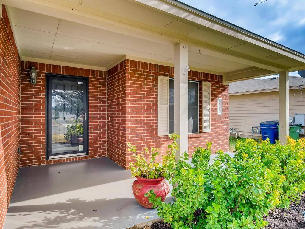 517 S Pauley DR, Hutto, TX 78634