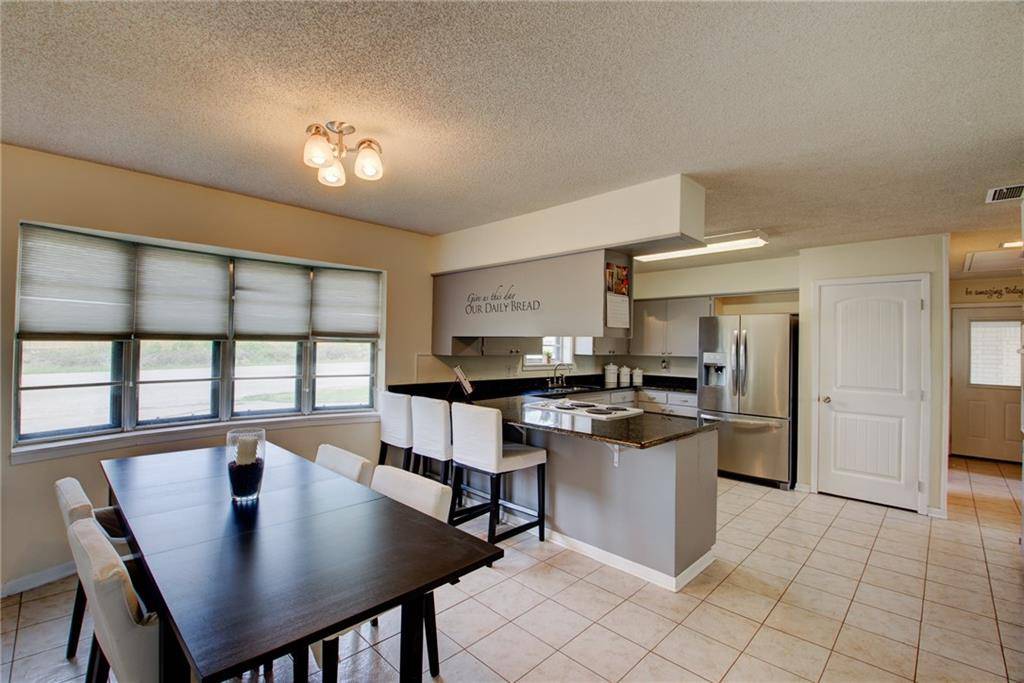 688 W Independence ST, Giddings, TX 78942
