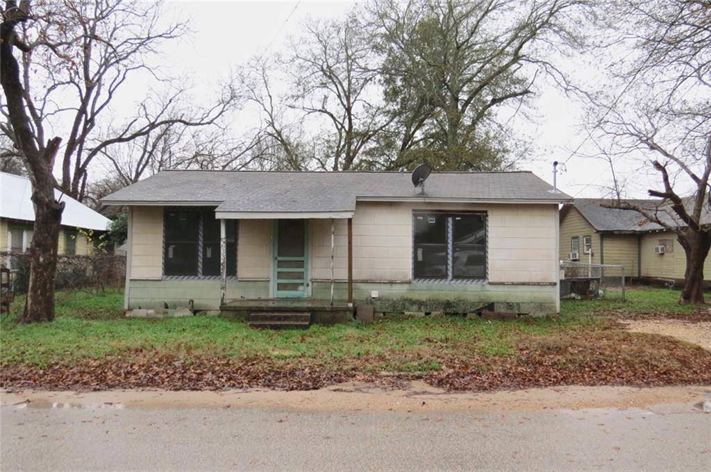 633 N Wilcox ST, Rockdale, TX 76567