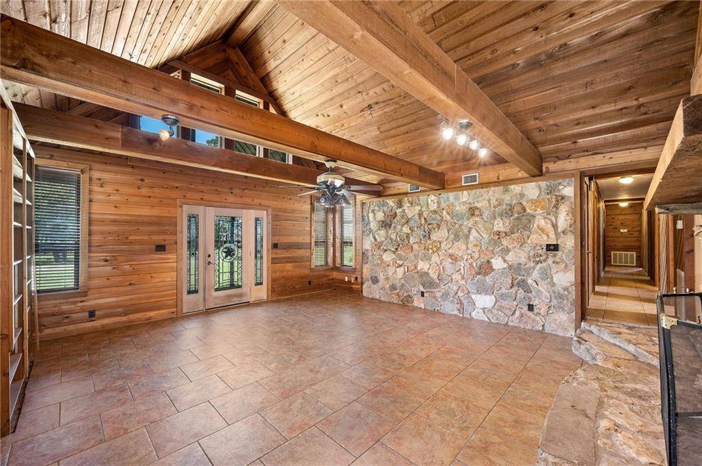 1028 CR 232, Giddings, TX 78942