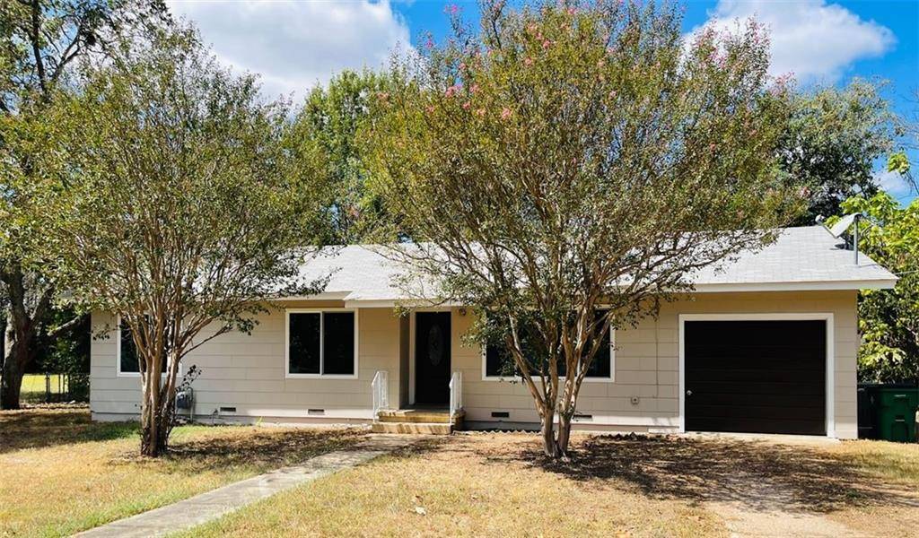 2102 N Austin Ave, Cameron, TX 76520