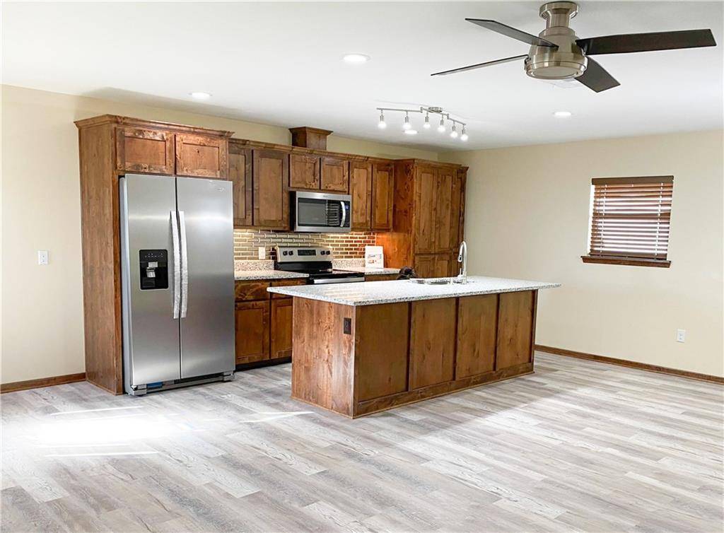 809 N Titus ST, Giddings, TX 78942
