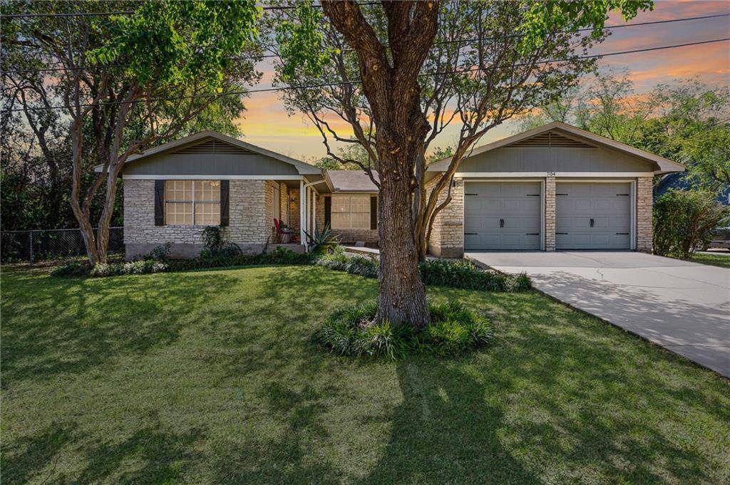 704 W 8th ST, Georgetown, TX 78626
