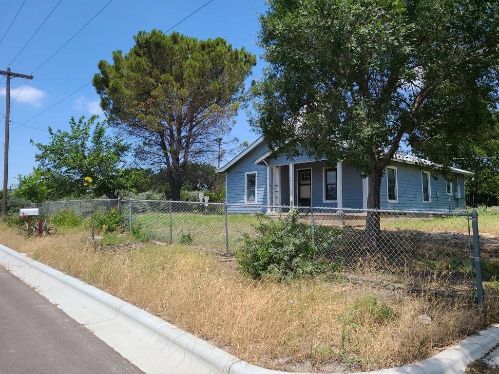 1008 W Avenue E, Lampasas, TX 76550