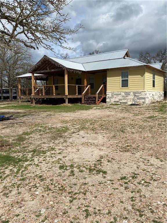 241 Rawhide LN, La Grange, TX 78945
