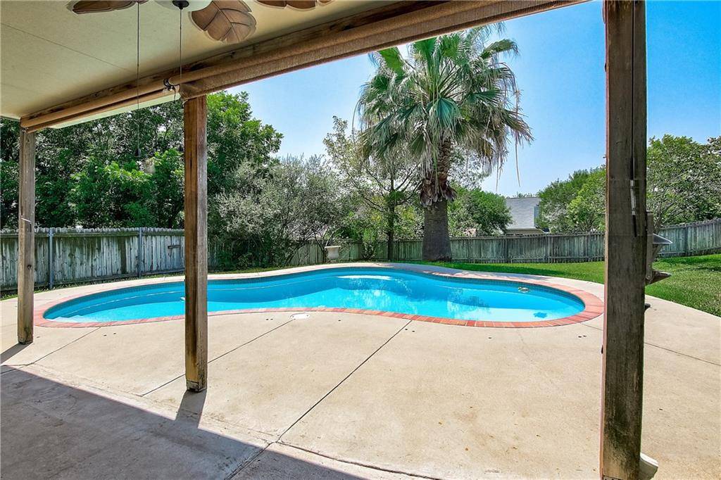 133 Dana DR, Hutto, TX 78634