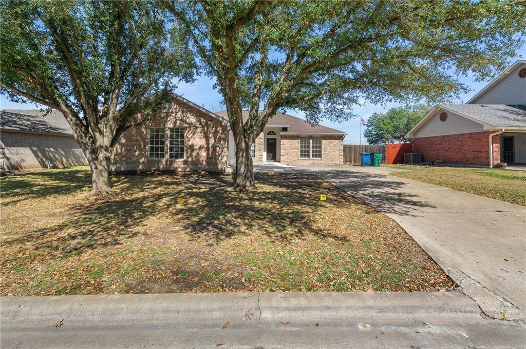2906 Greenlawn ST, Taylor, TX 76574