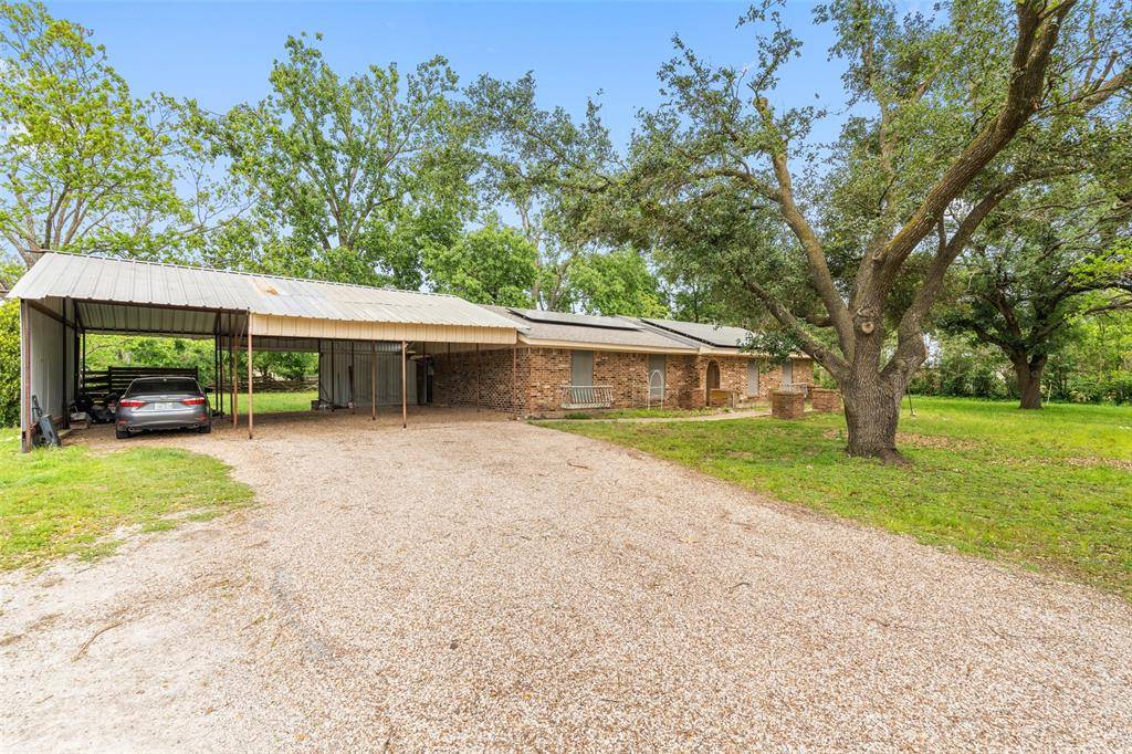 5 Sandy LN, Taylor, TX 76574