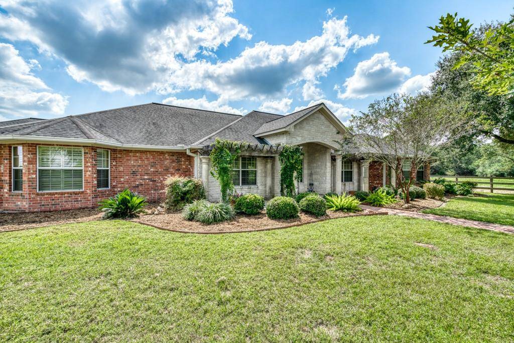 2611 CR 406, Yoakum, TX 77995