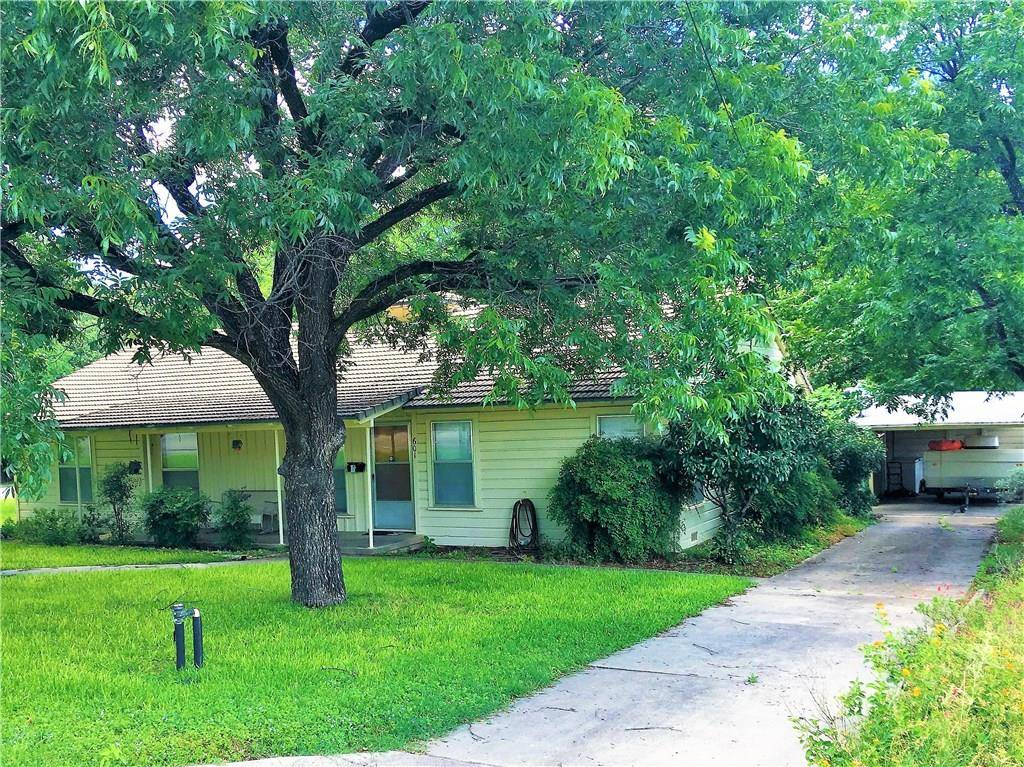 601 S Howe ST, Lampasas, TX 76550
