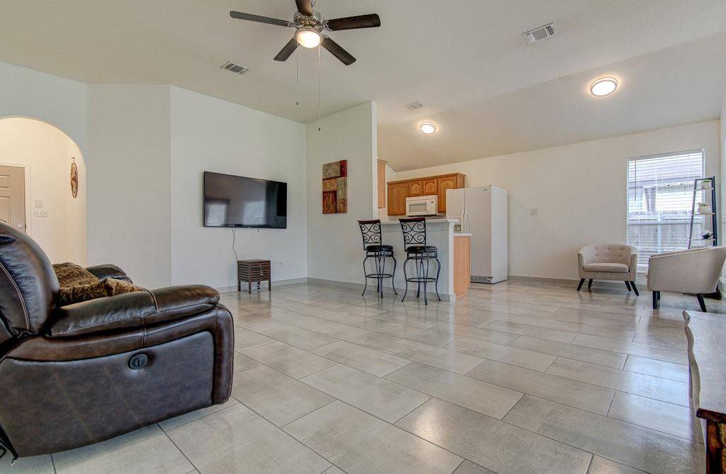1144 Woodlands DR, Kyle, TX 78640