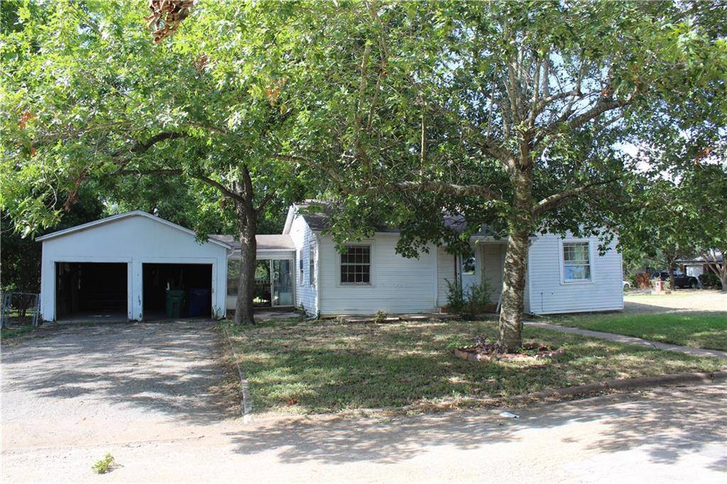 921 W 5th ST, Taylor, TX 76574