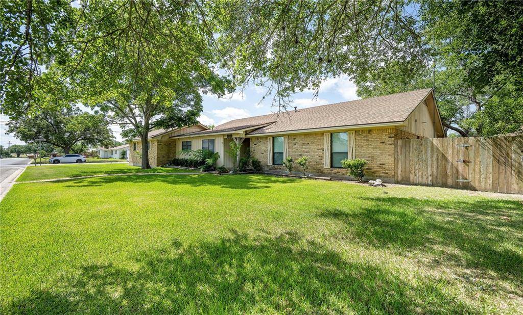 1370 E Hempstead ST, Giddings, TX 78942