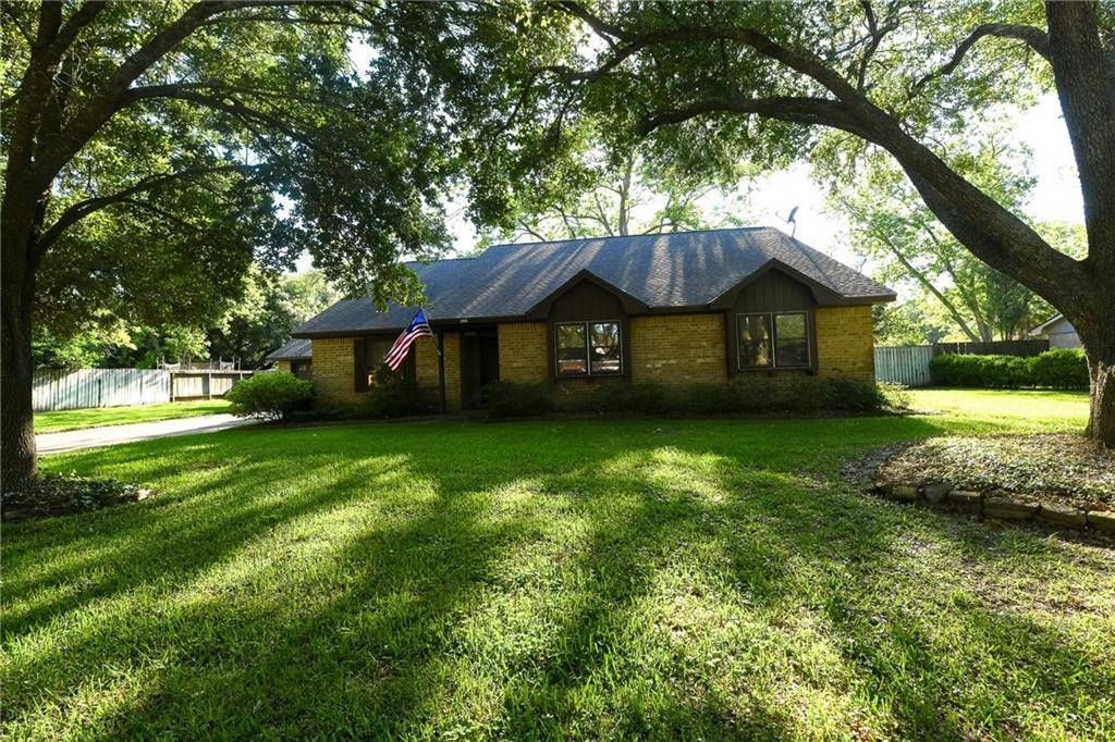 804 N Fowlkes ST, Sealy, TX 77474