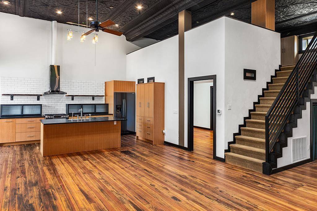 612 High ST, Out Of State, TX 78013