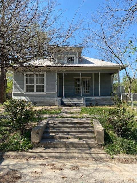 310 W Davilla Ave, Rockdale, TX 76567