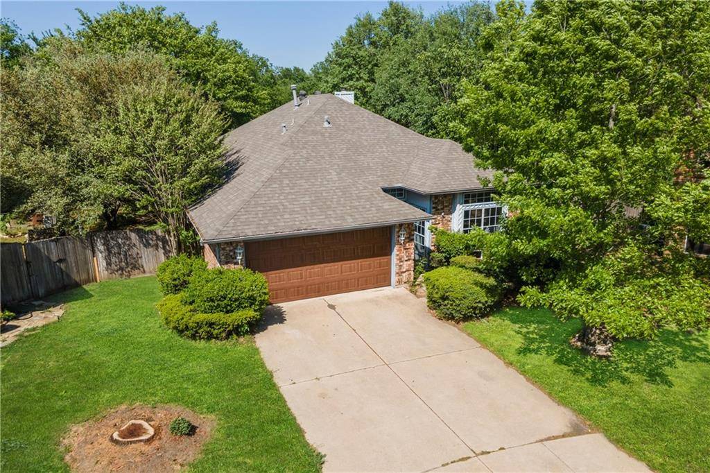 402 Windhurst DR, Grand Prairie, TX 75052
