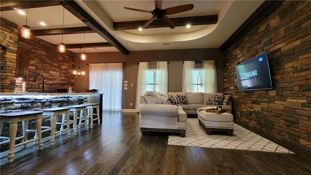 466 N Ellis ST, Giddings, TX 78942