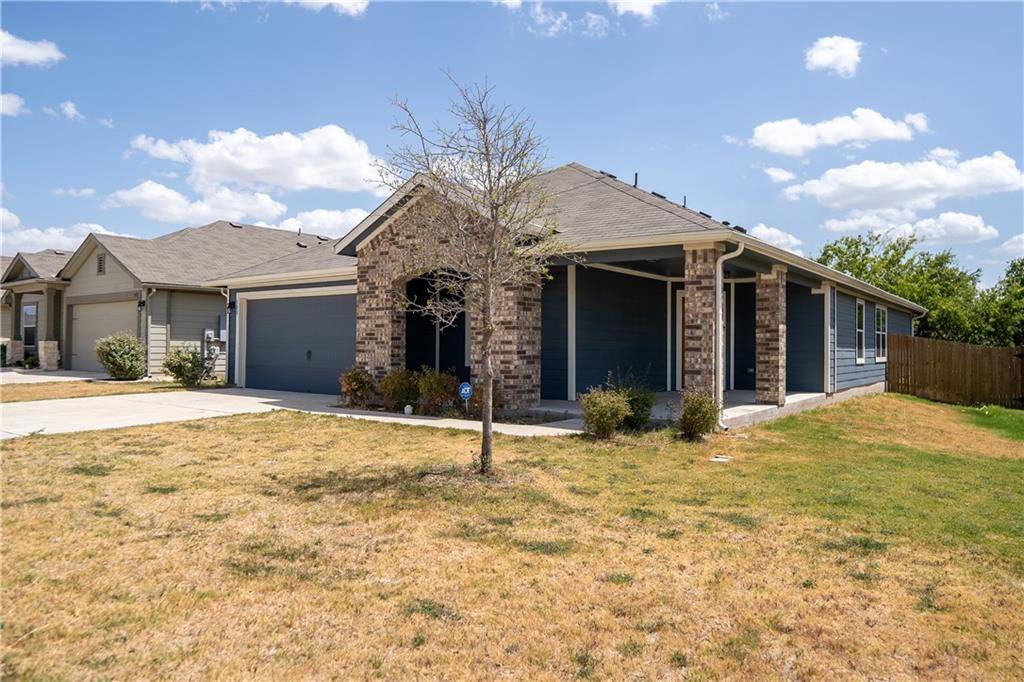 300 Cassandra DR, Hutto, TX 78634