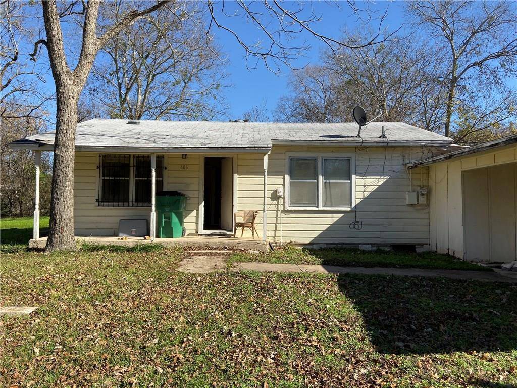 606 Burleson ST, Rockdale, TX 76567